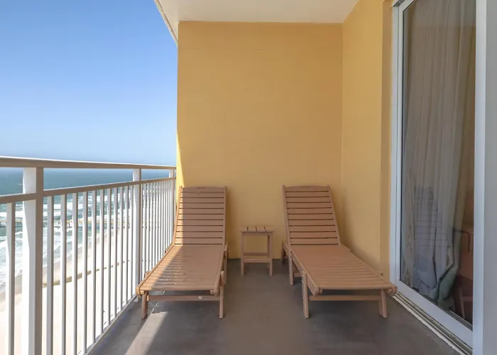 Beachfront Stunning View 100 Ft Long Swimming Pool